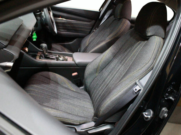 装着写真】MAZDA3 セダン IXUS デニム シートカバー [品番:MZ2-133-02